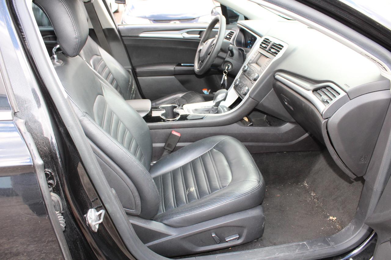 2015 Ford Fusion SE Photo
