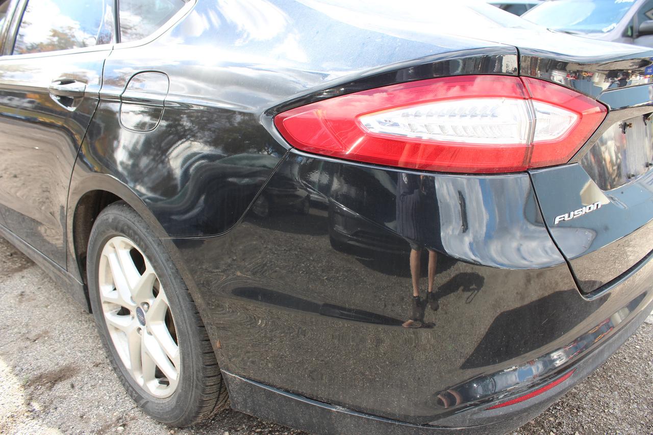 2015 Ford Fusion SE Photo
