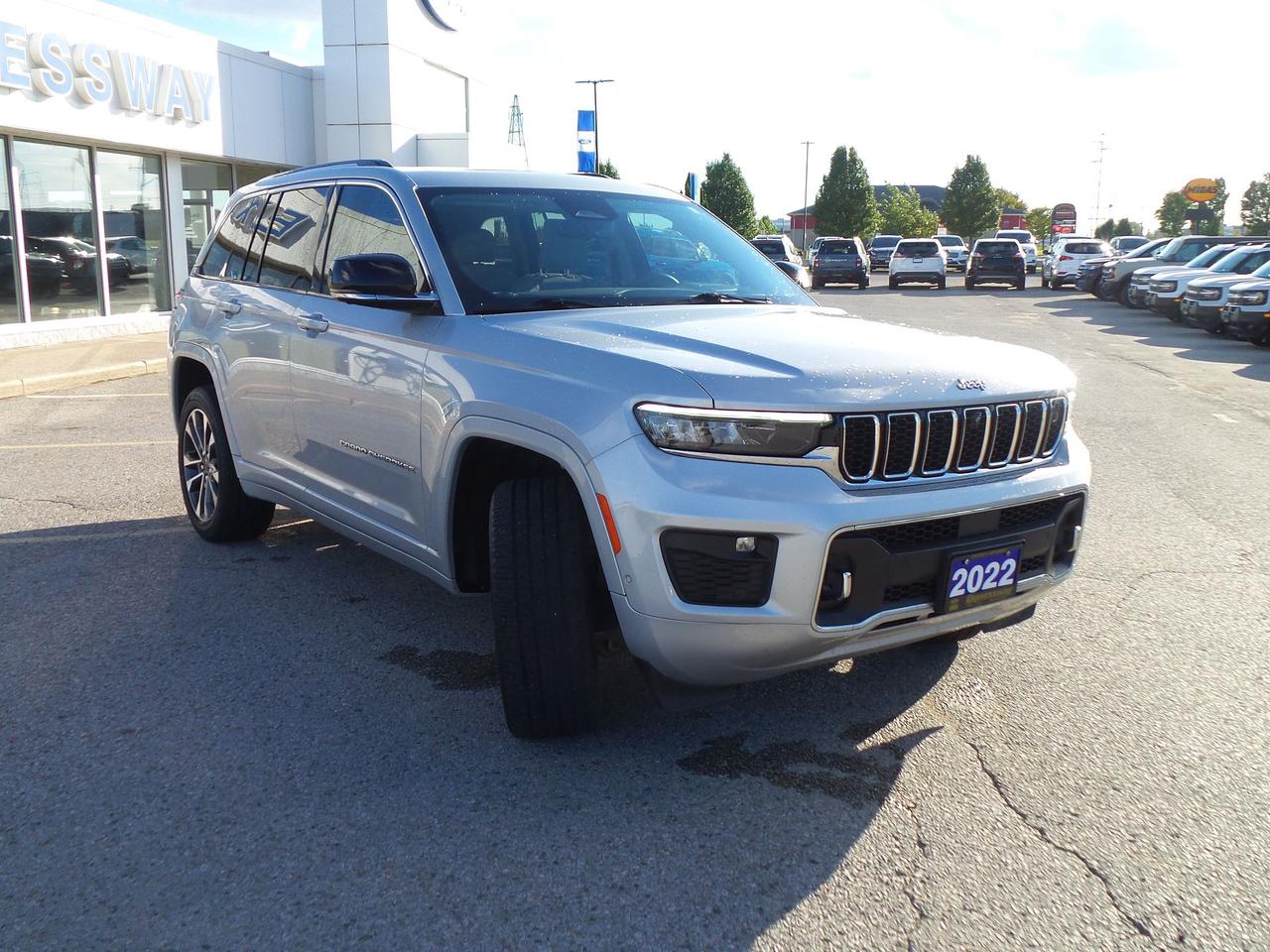 2022 Jeep Grand Cherokee OVERLAND, LEATHER, HEADS-UP-DISPLAY, LOADED! Photo