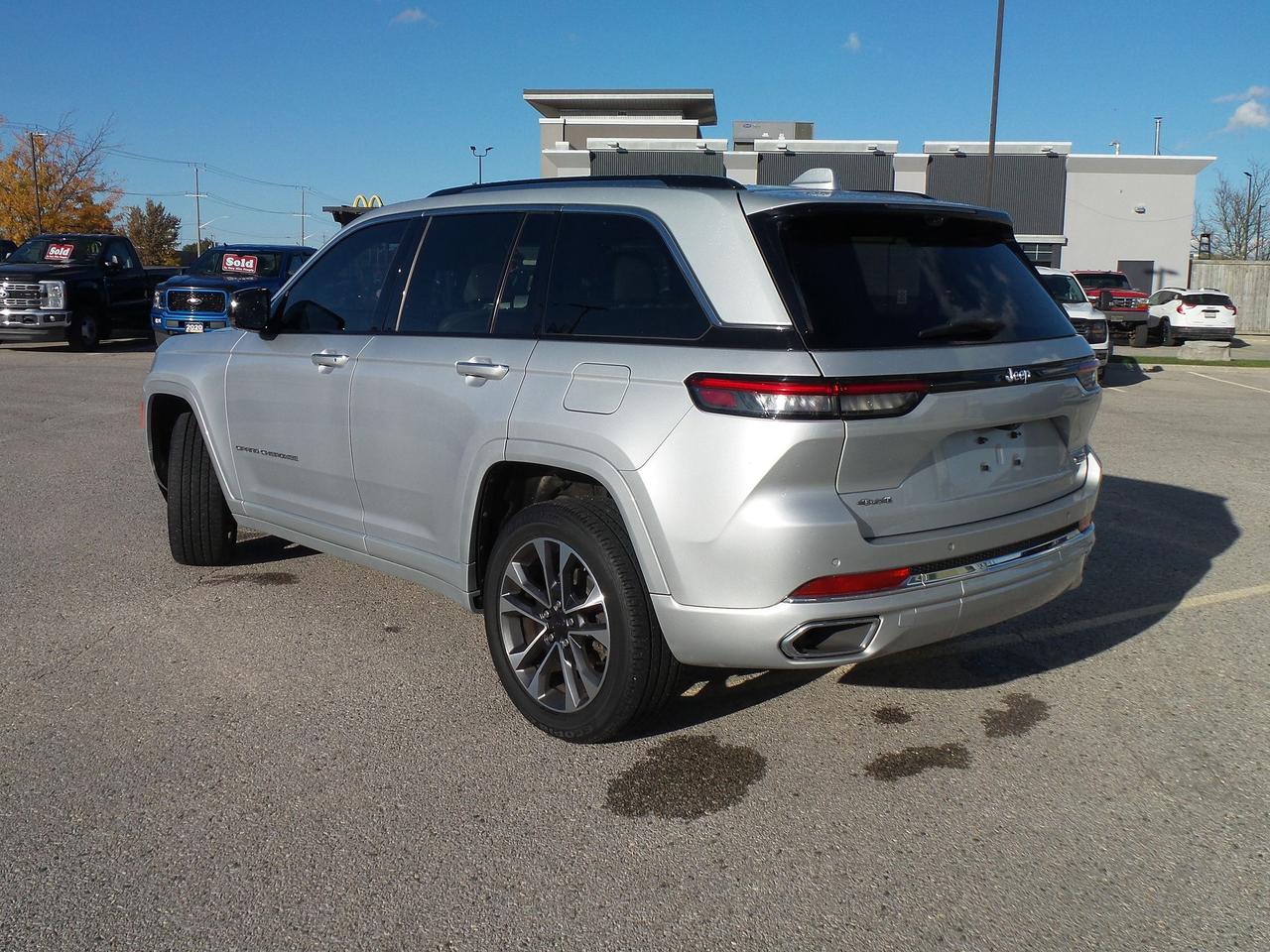 2022 Jeep Grand Cherokee OVERLAND, LEATHER, HEADS-UP-DISPLAY, LOADED! Photo