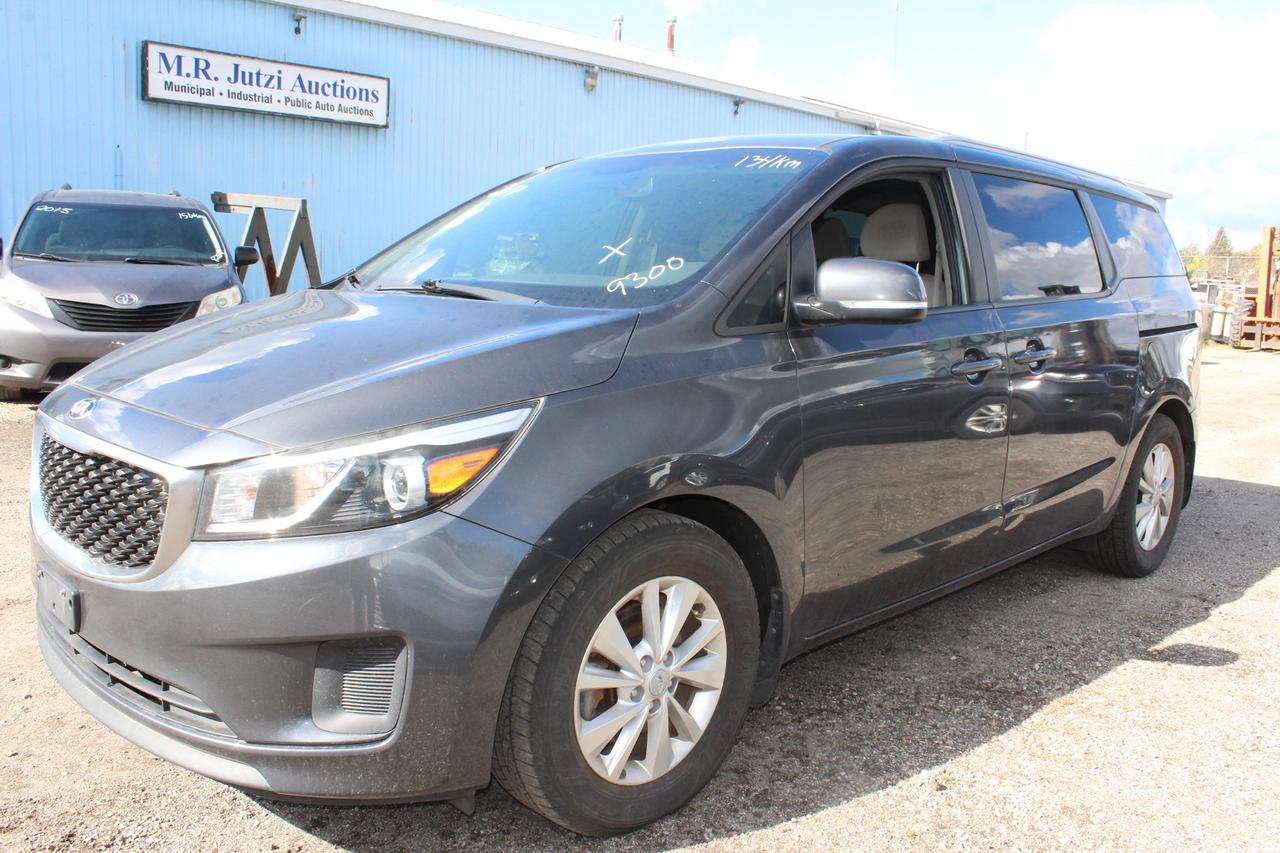 2017 Kia Sedona LX Photo0