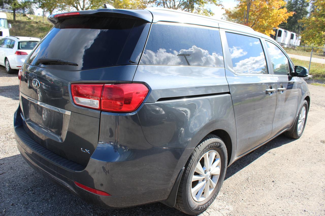2017 Kia Sedona LX Photo2