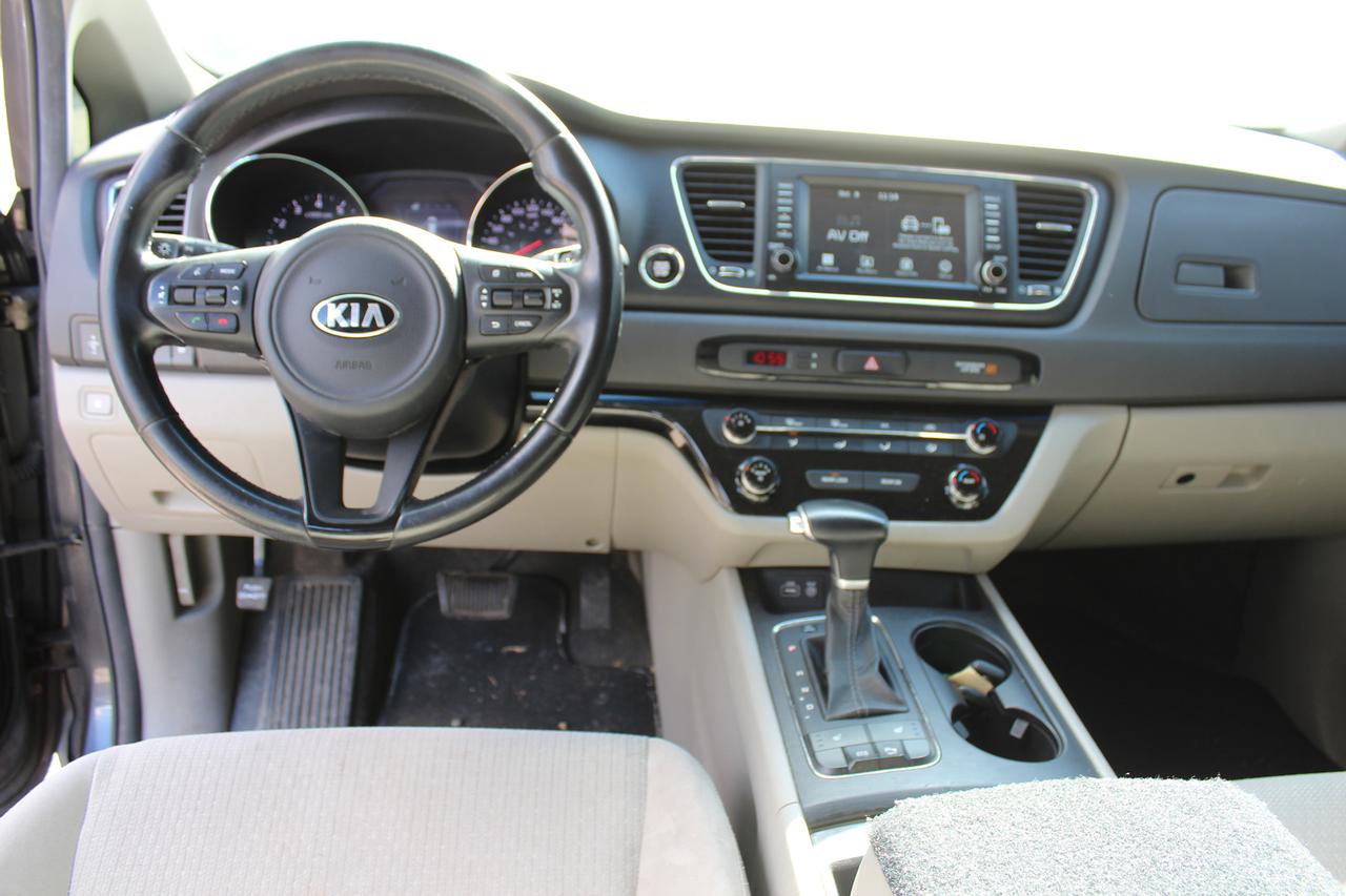 2017 Kia Sedona LX Photo