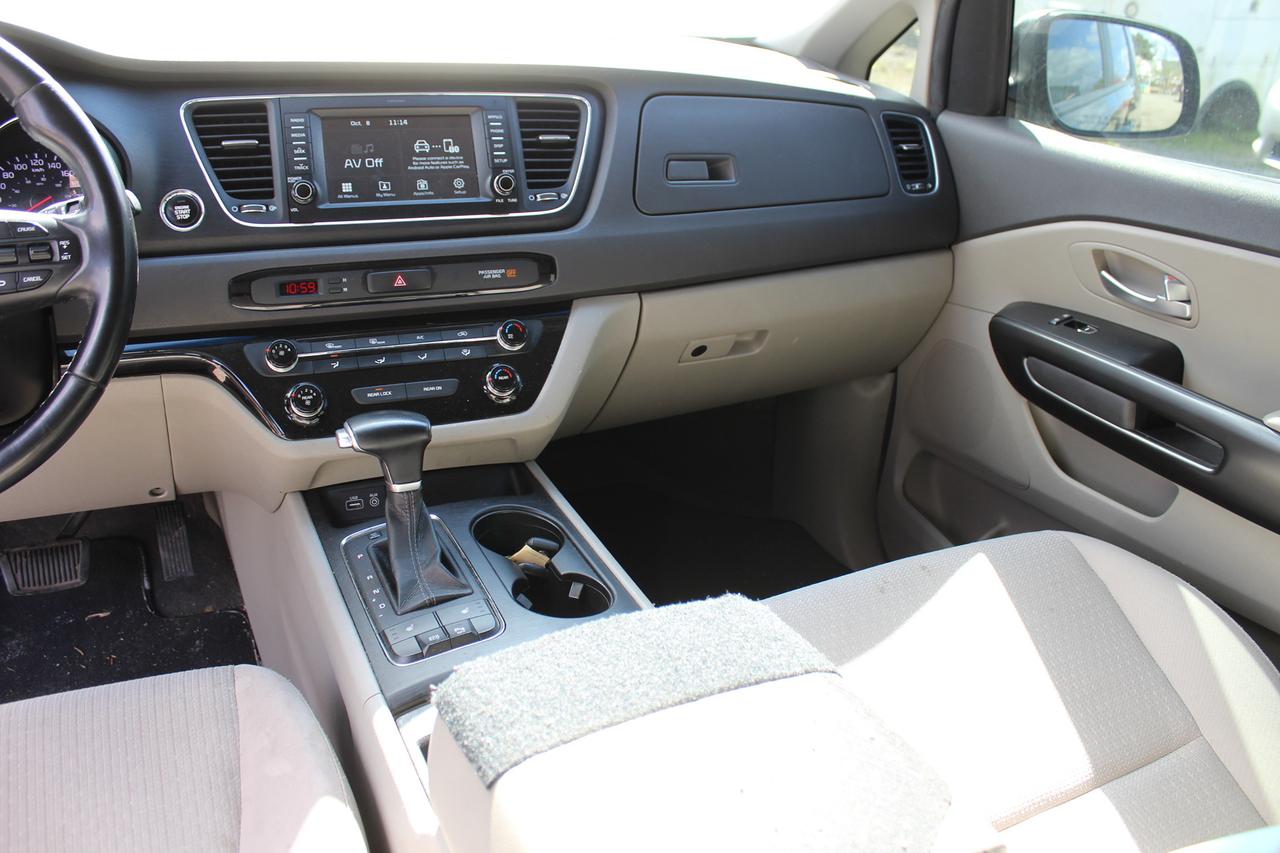 2017 Kia Sedona LX Photo