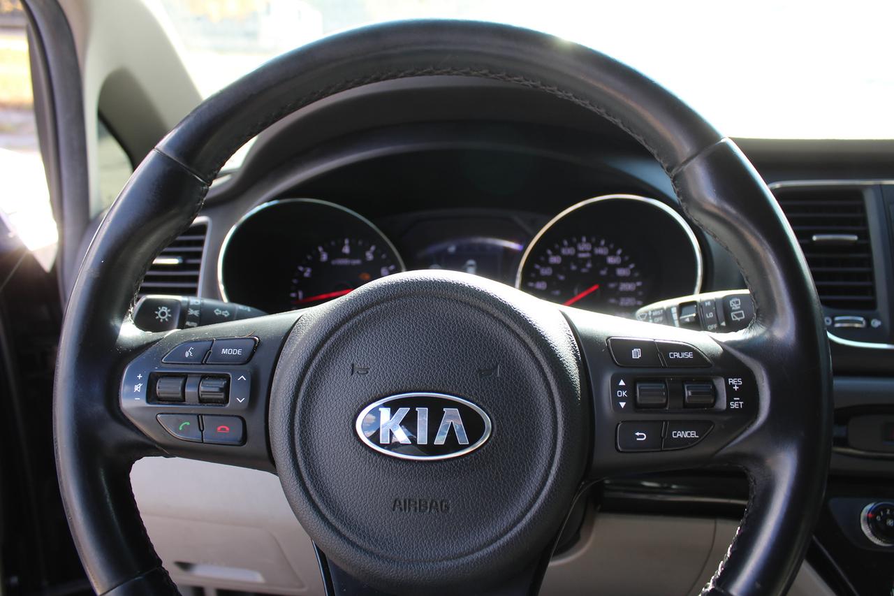 2017 Kia Sedona LX Photo
