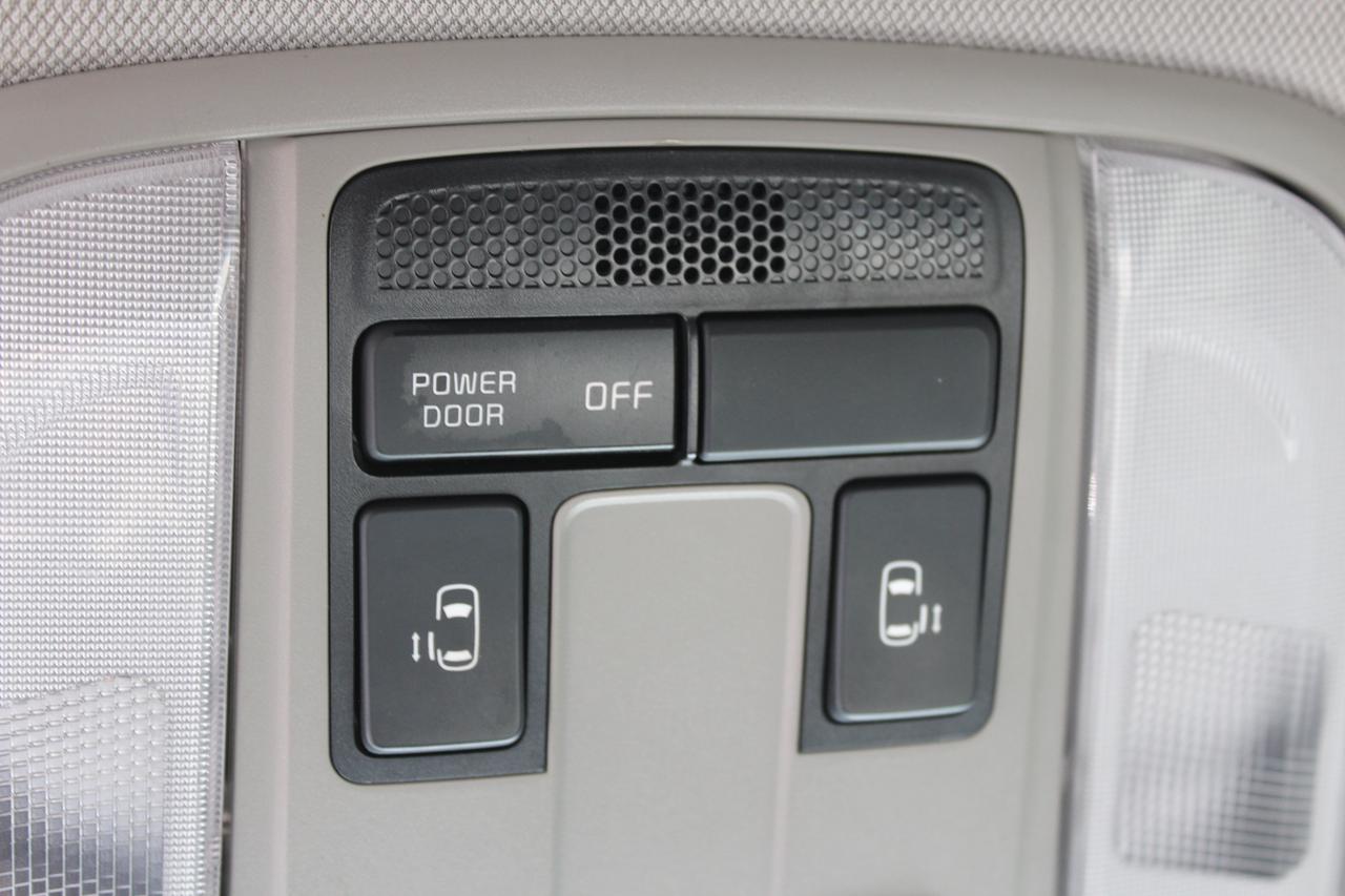 2017 Kia Sedona LX Photo