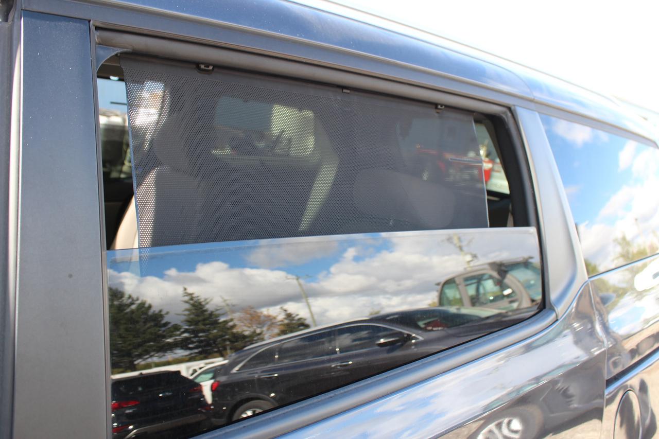 2017 Kia Sedona LX Photo