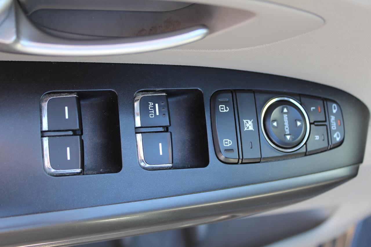 2017 Kia Sedona LX Photo