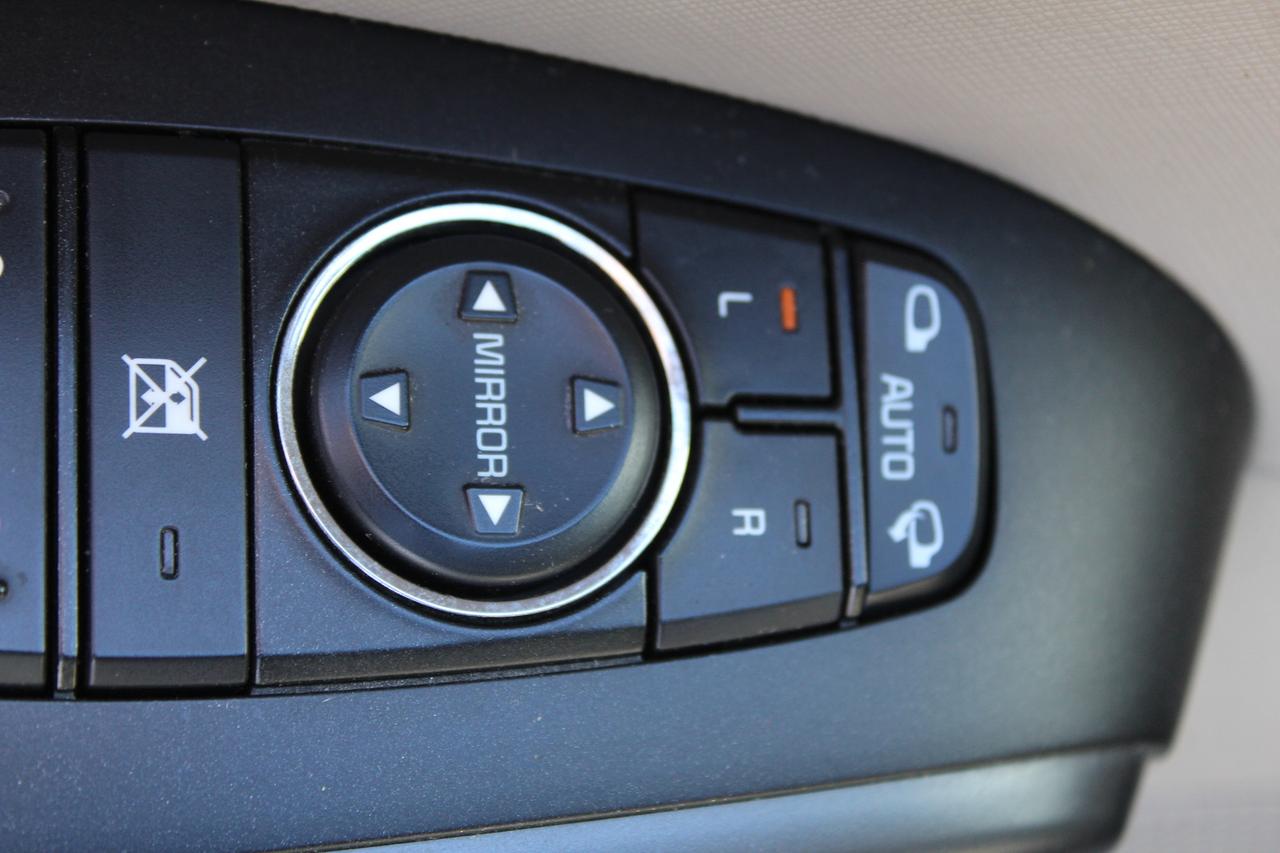 2017 Kia Sedona LX Photo