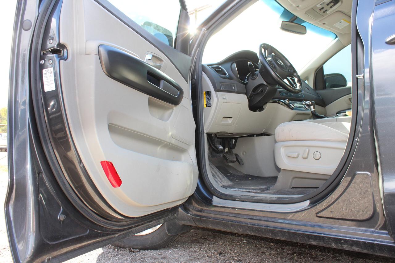 2017 Kia Sedona LX Photo