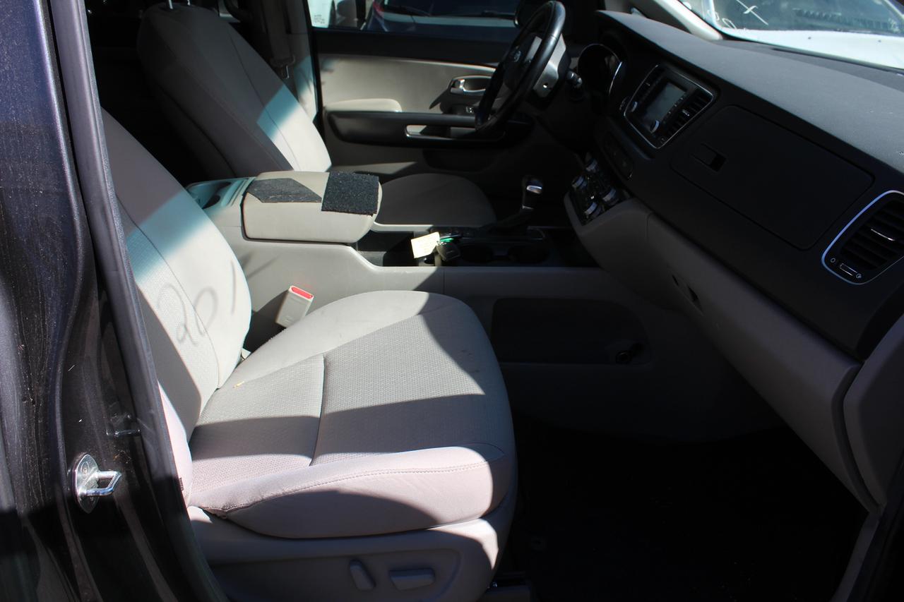2017 Kia Sedona LX Photo