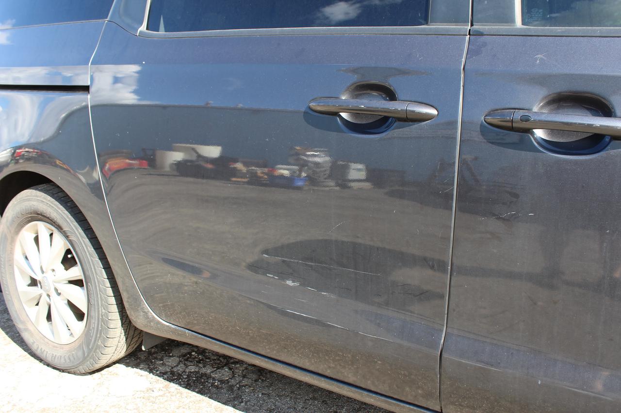 2017 Kia Sedona LX Photo
