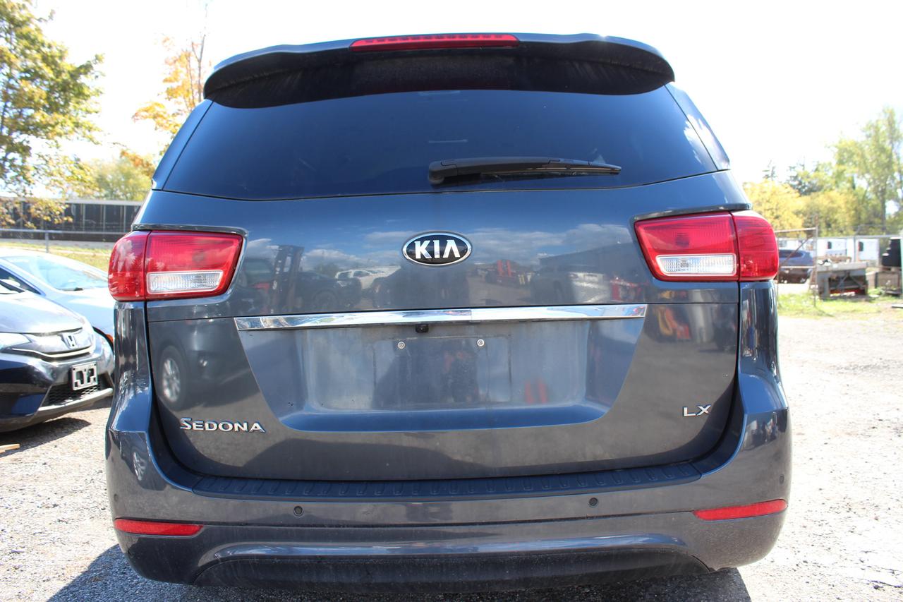 2017 Kia Sedona LX Photo
