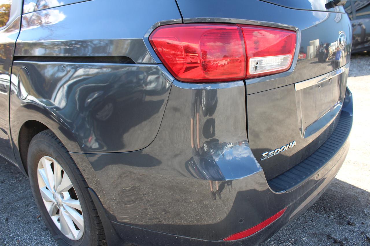 2017 Kia Sedona LX Photo