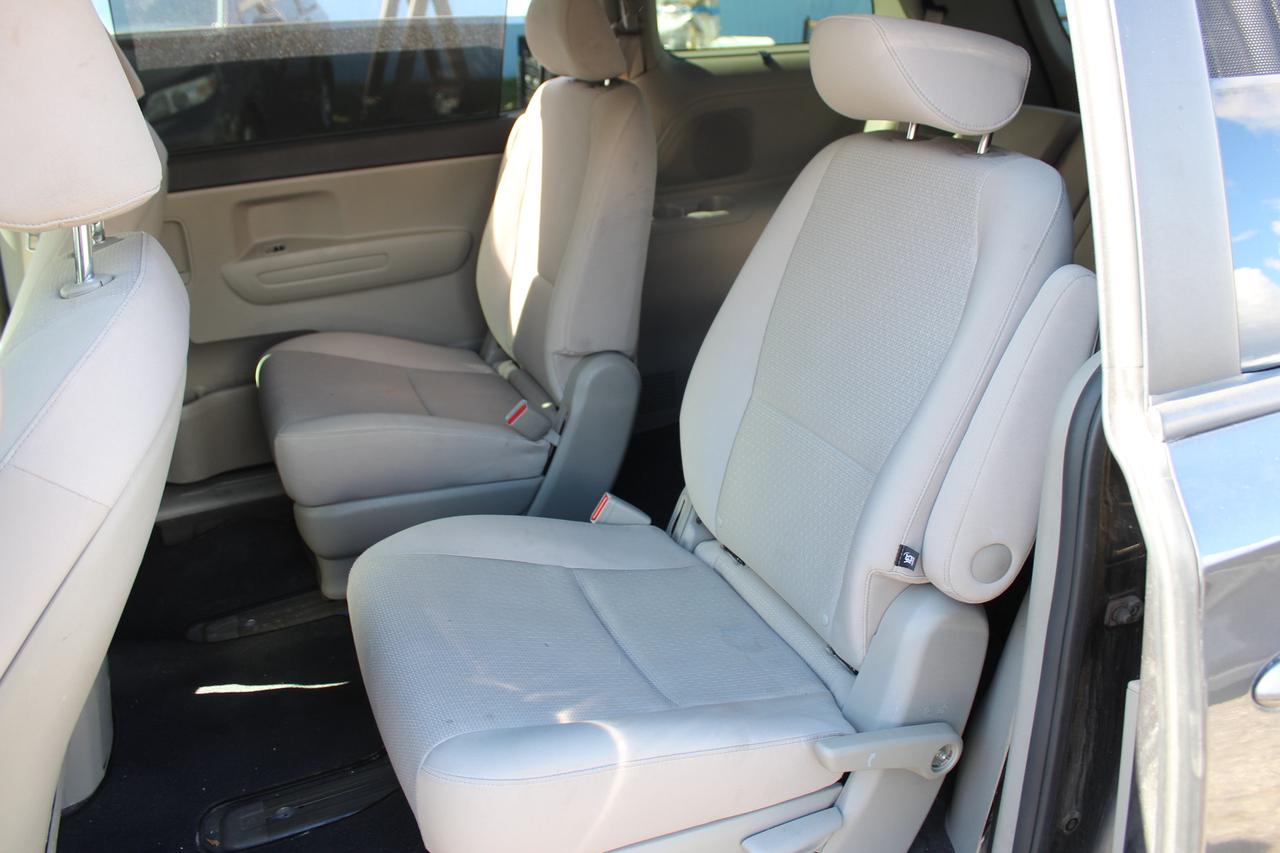 2017 Kia Sedona LX Photo
