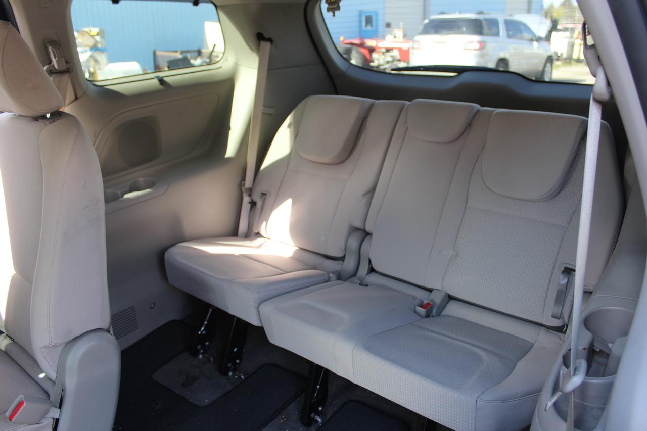 2017 Kia Sedona LX Photo
