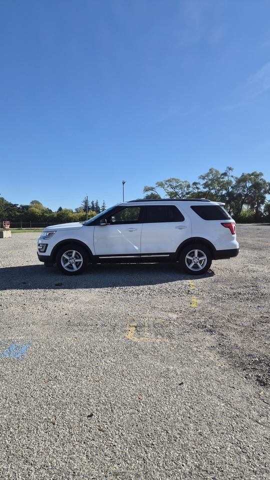 2017 Ford Explorer XLT Photo