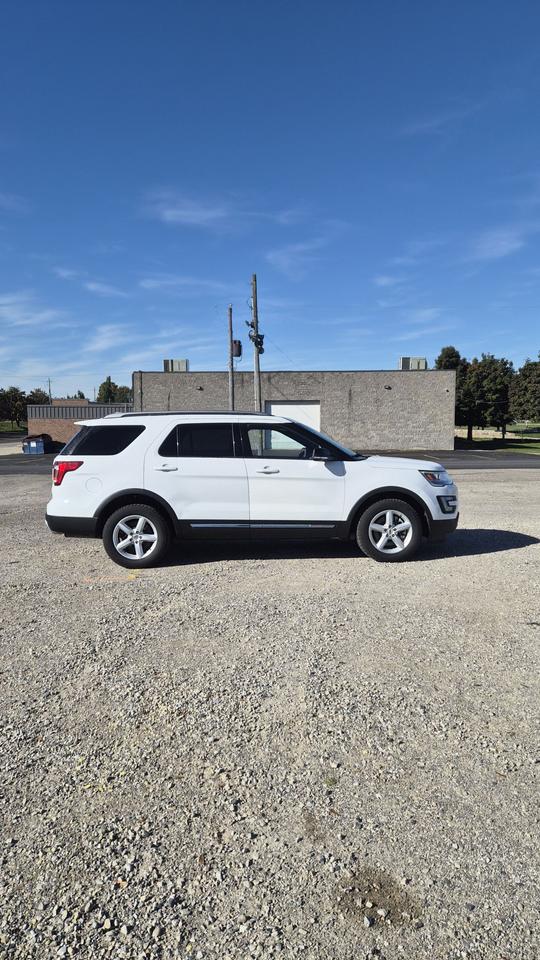 2017 Ford Explorer XLT Photo4