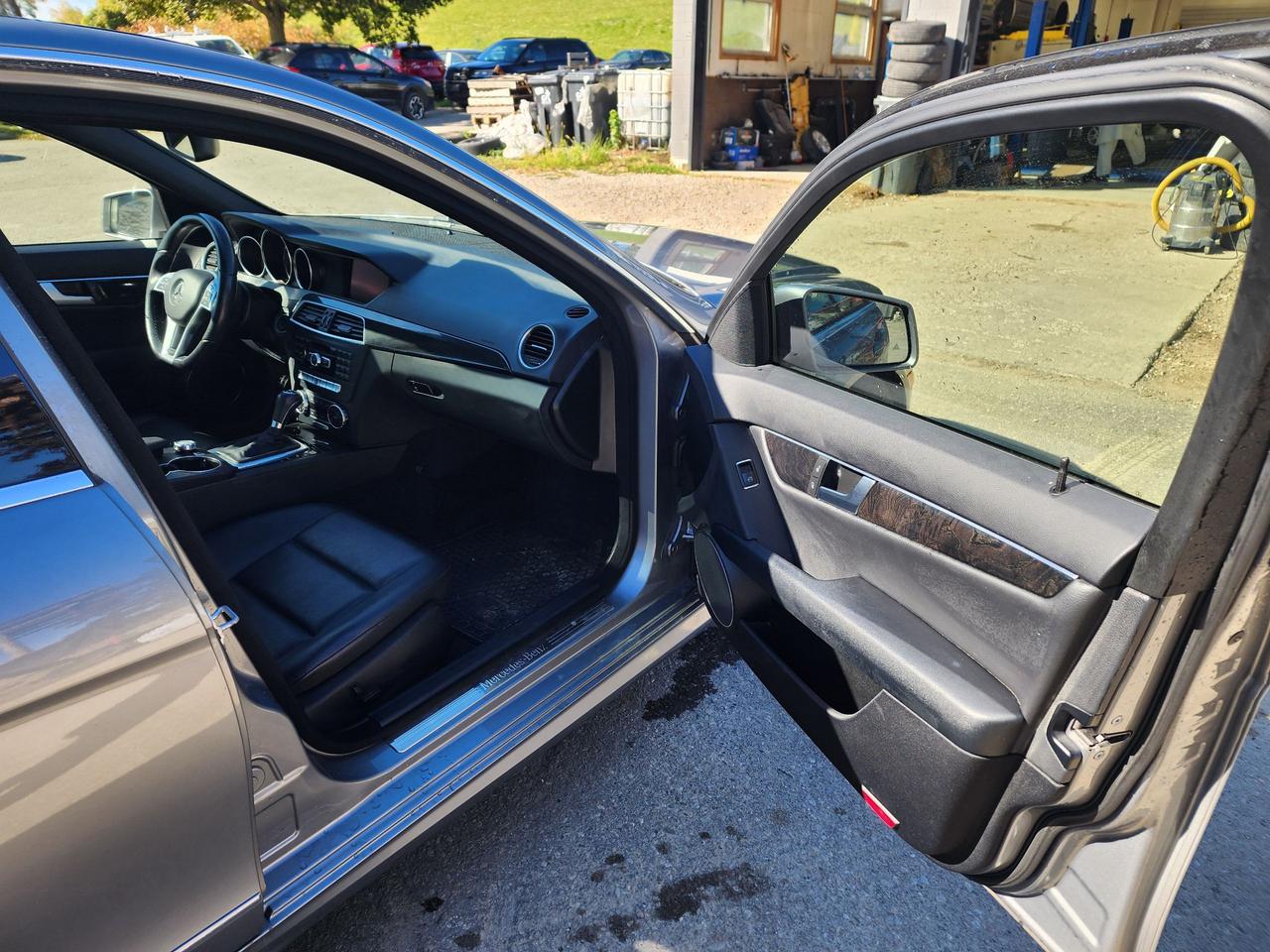 2014 Mercedes-Benz C-Class C 300 l LOW KM'S l NAV l AWD l Clean Carfax Photo