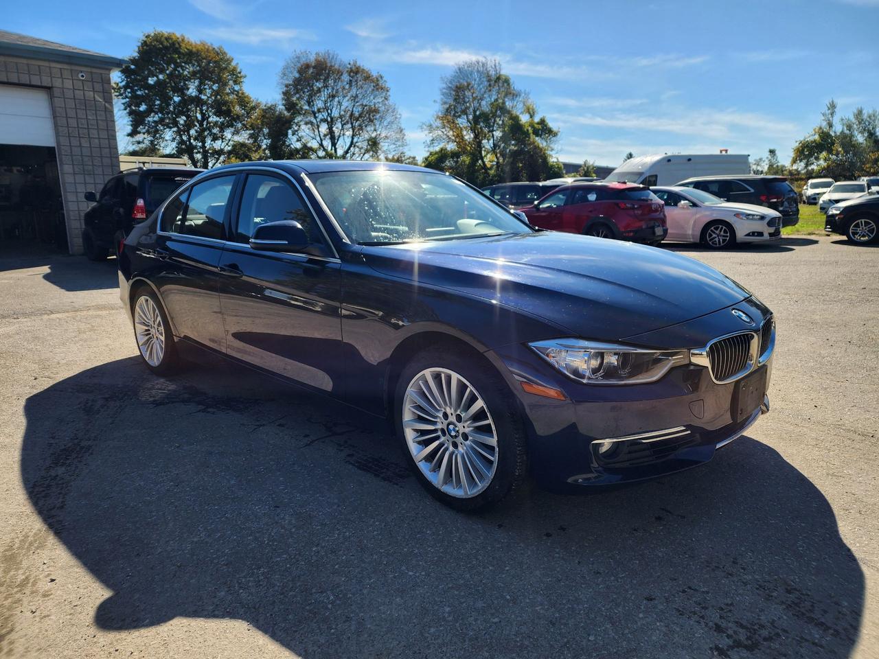 2013 BMW 3 Series 328i xDrive l Low KMS l AWD l Clean Carfax l Photo