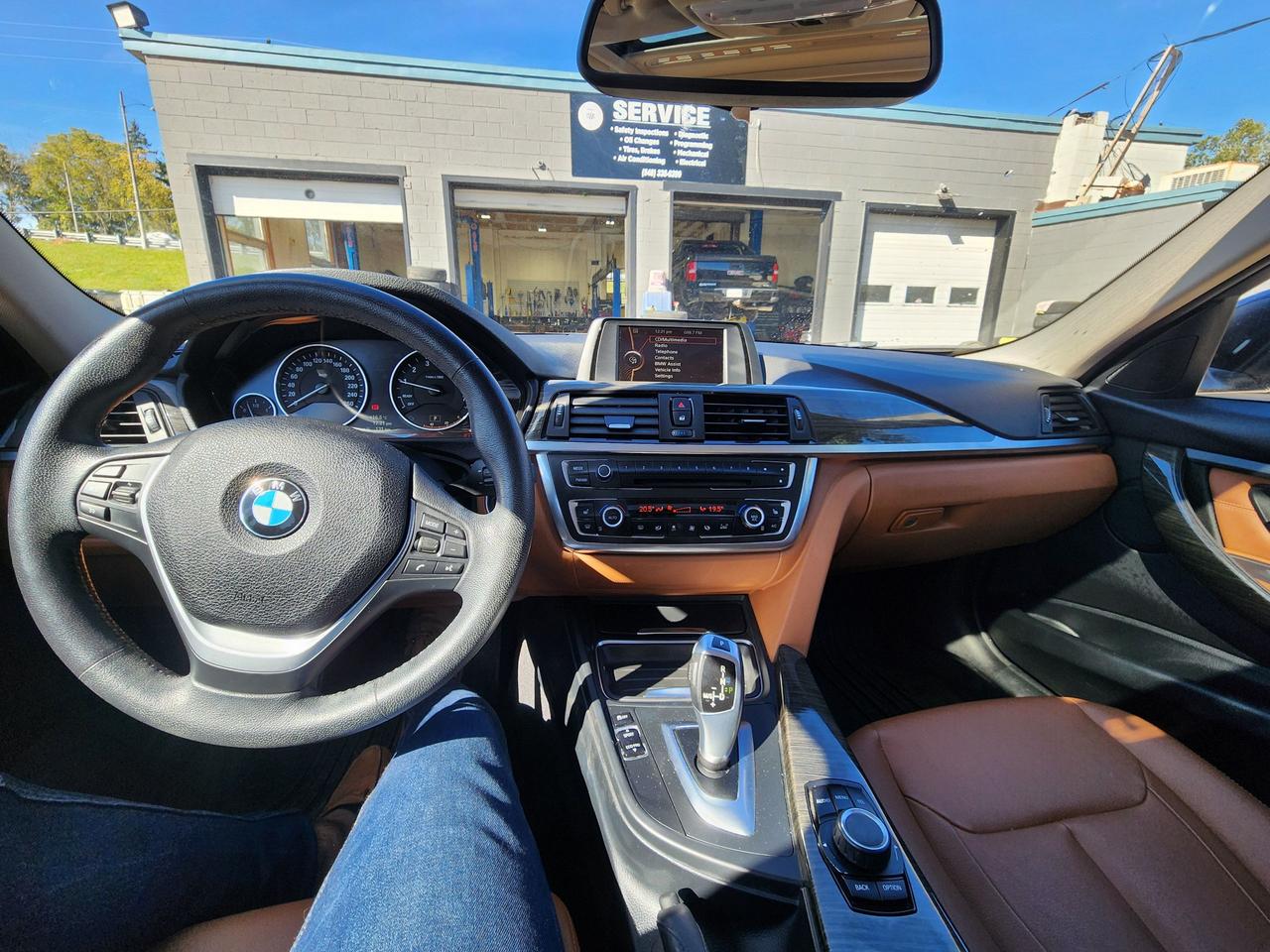 2013 BMW 3 Series 328i xDrive l Low KMS l AWD l Clean Carfax l Photo