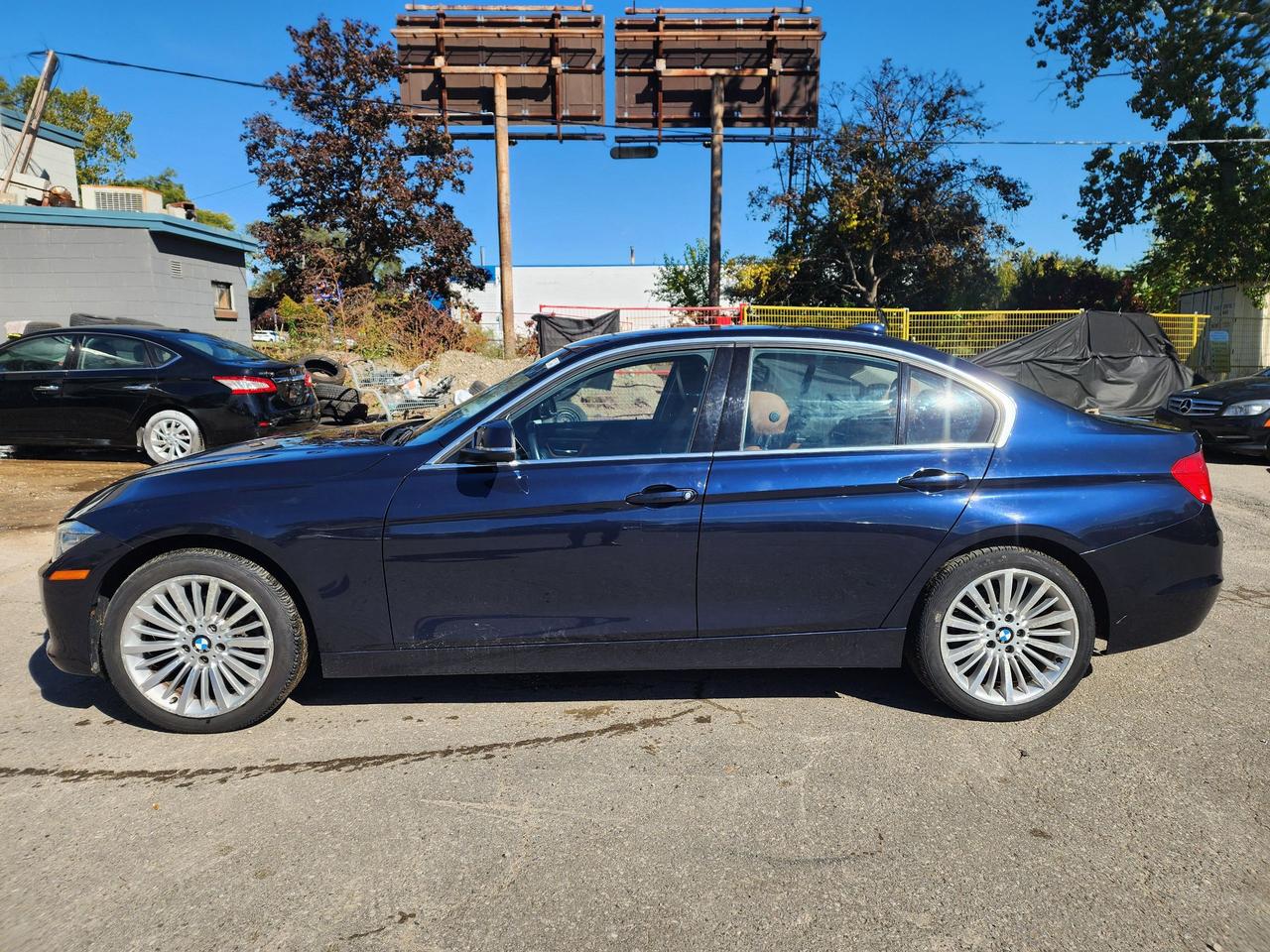 2013 BMW 3 Series 328i xDrive l Low KMS l AWD l Clean Carfax l Photo