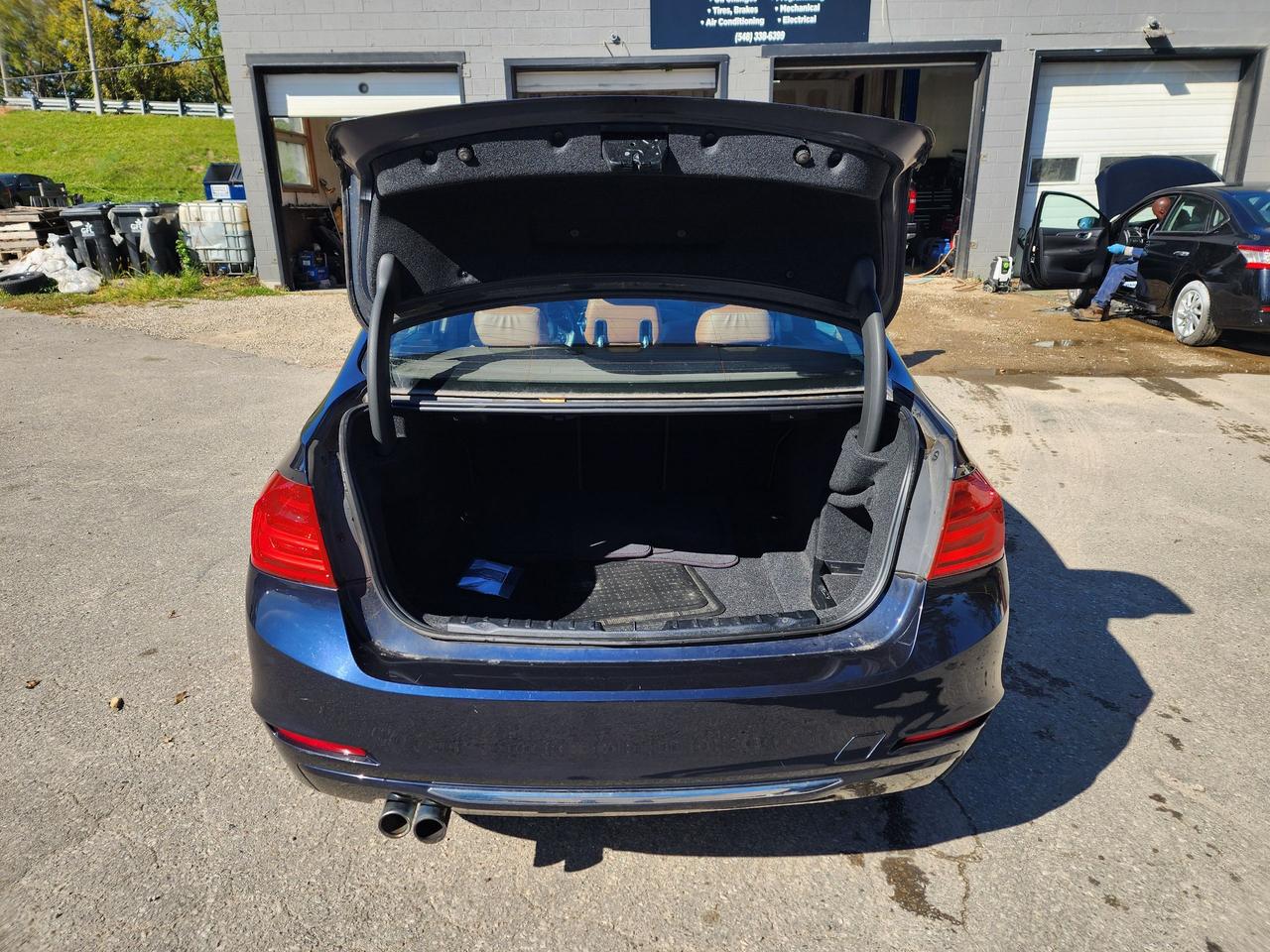 2013 BMW 3 Series 328i xDrive l Low KMS l AWD l Clean Carfax l Photo