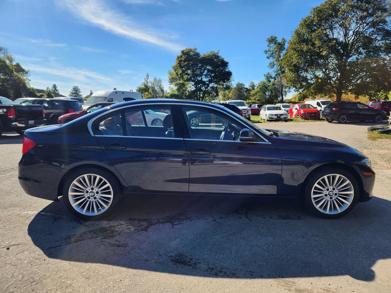 2013 BMW 3 Series 328i xDrive l Low KMS l AWD l Clean Carfax l Photo