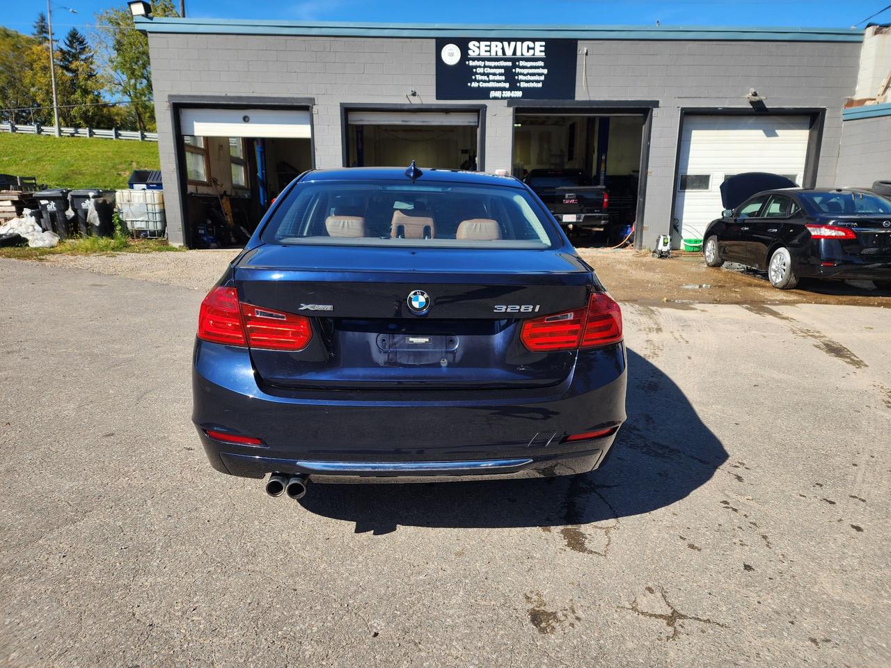 2013 BMW 3 Series 328i xDrive l Low KMS l AWD l Clean Carfax l Photo