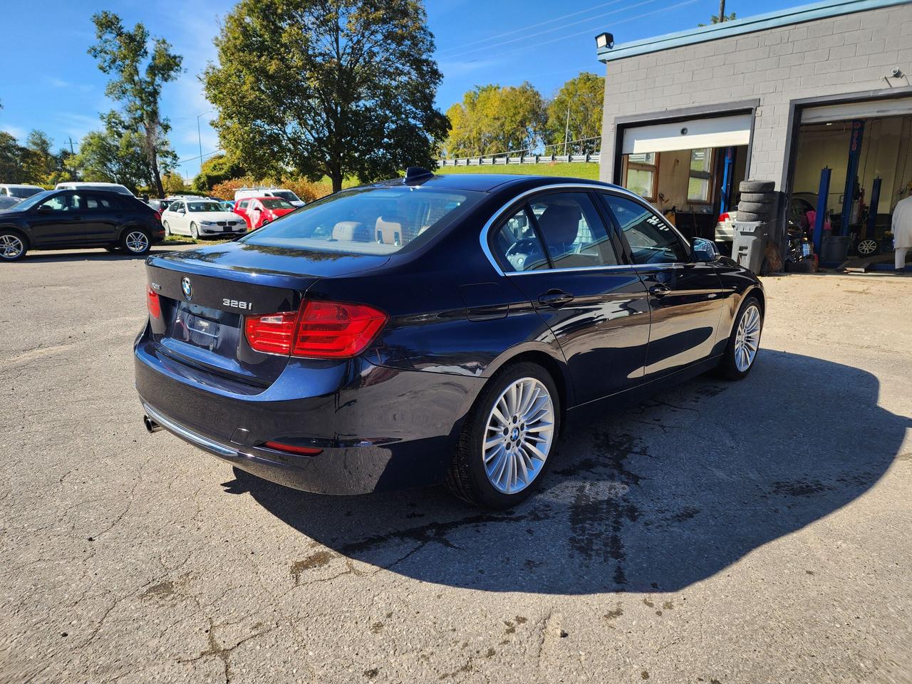 2013 BMW 3 Series 328i xDrive l Low KMS l AWD l Clean Carfax l Photo