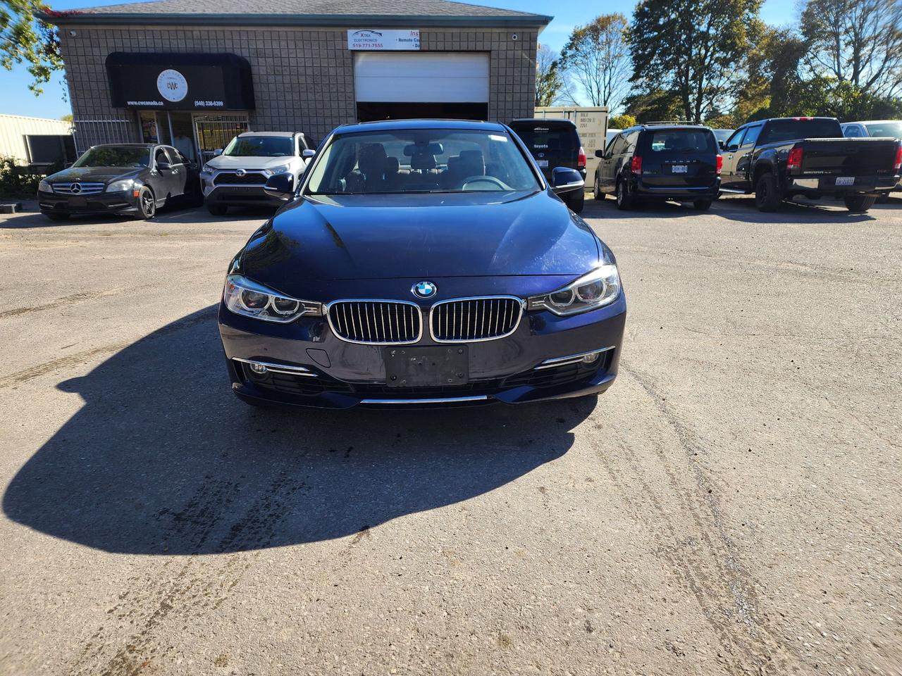 2013 BMW 3 Series 328i xDrive l Low KMS l AWD l Clean Carfax l Photo5
