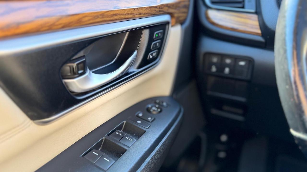2018 Honda CR-V Touring AWD Photo