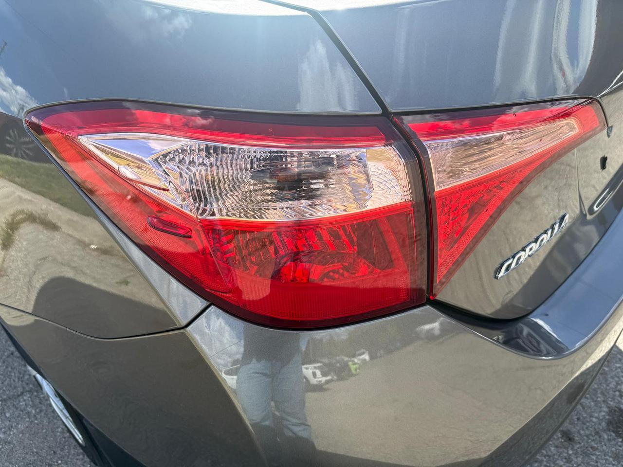 2017 Toyota Corolla LE / HTD SEATS / CRUISE / DUAL CLIMATE / BLUETOOTH Photo