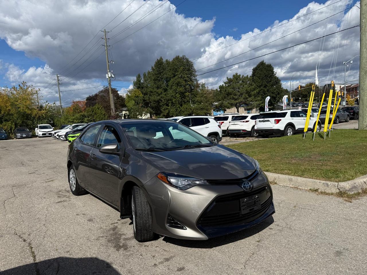 2017 Toyota Corolla LE / HTD SEATS / CRUISE / DUAL CLIMATE / BLUETOOTH Photo4