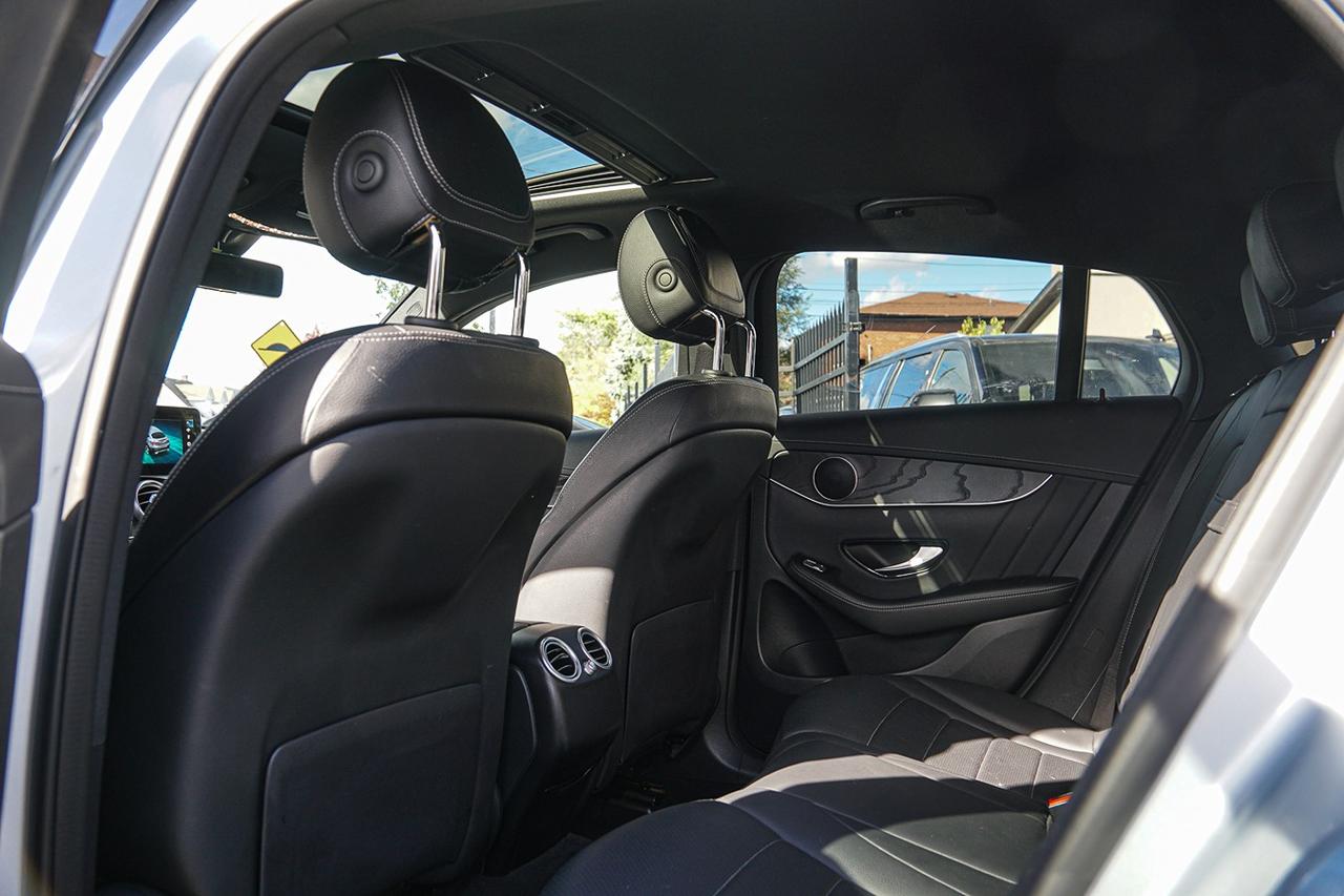 2023 Mercedes-Benz GLC-Class GLC 300 4MATIC|AMG PKG|NAVI|PANO|WOOD TRIM Photo