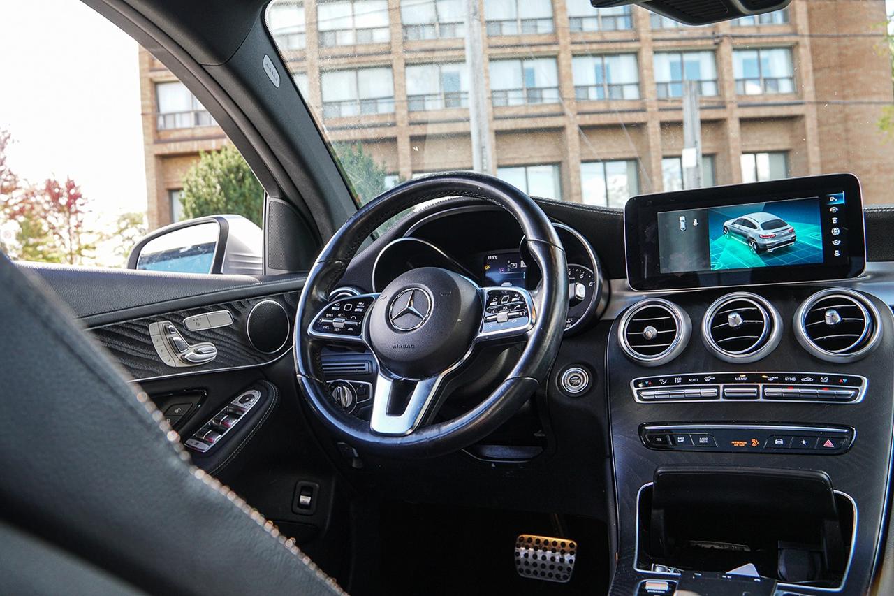 2023 Mercedes-Benz GLC-Class GLC 300 4MATIC|AMG PKG|NAVI|PANO|WOOD TRIM Photo