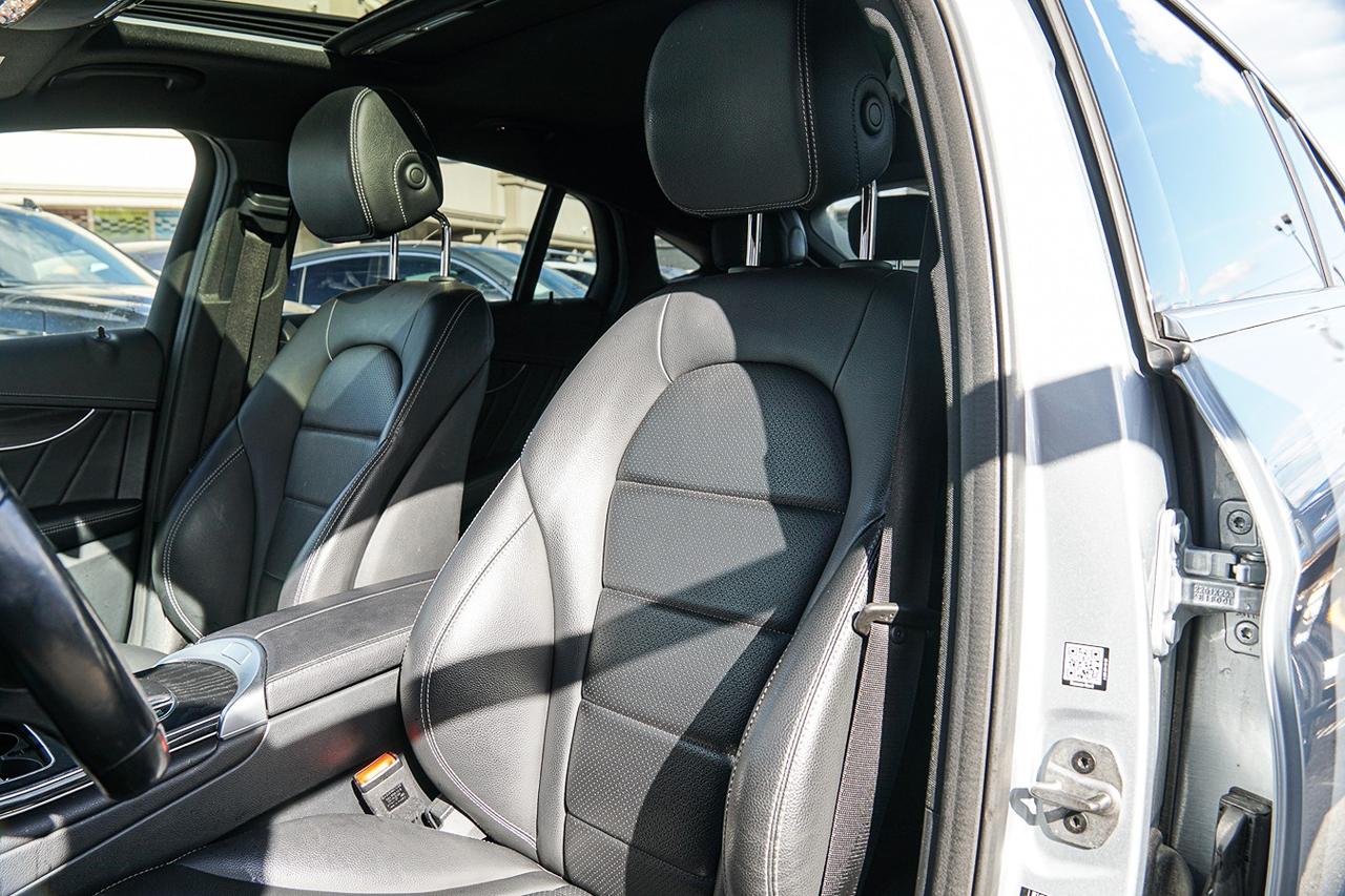 2023 Mercedes-Benz GLC-Class GLC 300 4MATIC|AMG PKG|NAVI|PANO|WOOD TRIM Photo