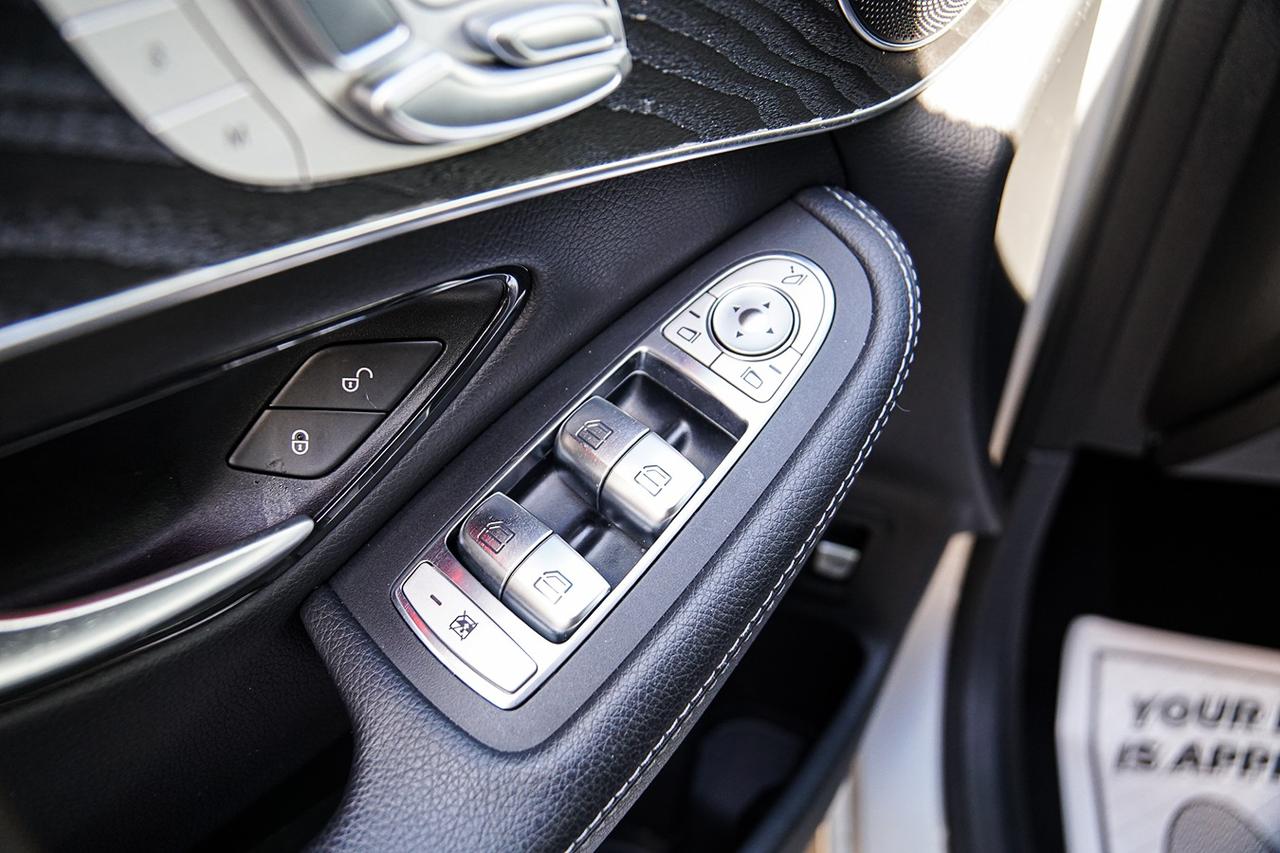 2023 Mercedes-Benz GLC-Class GLC 300 4MATIC|AMG PKG|NAVI|PANO|WOOD TRIM Photo