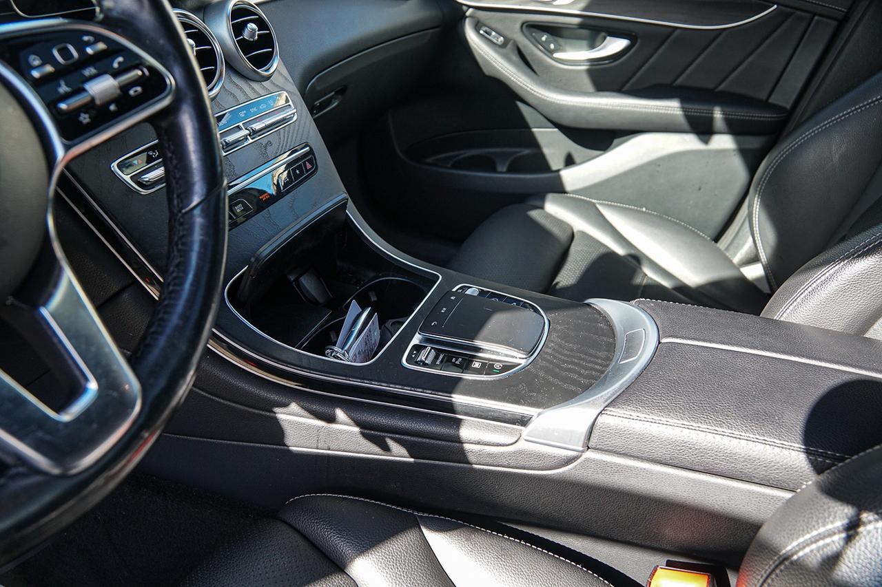 2023 Mercedes-Benz GLC-Class GLC 300 4MATIC|AMG PKG|NAVI|PANO|WOOD TRIM Photo