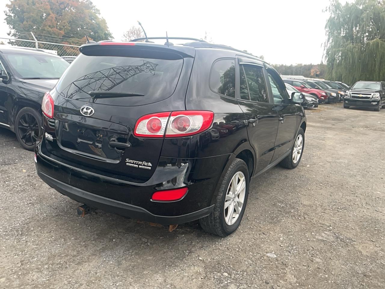 2010 Hyundai Santa Fe GL W/SPORT Photo3