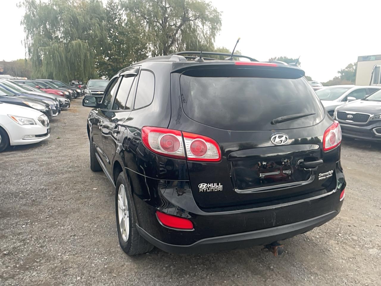 2010 Hyundai Santa Fe GL W/SPORT Photo