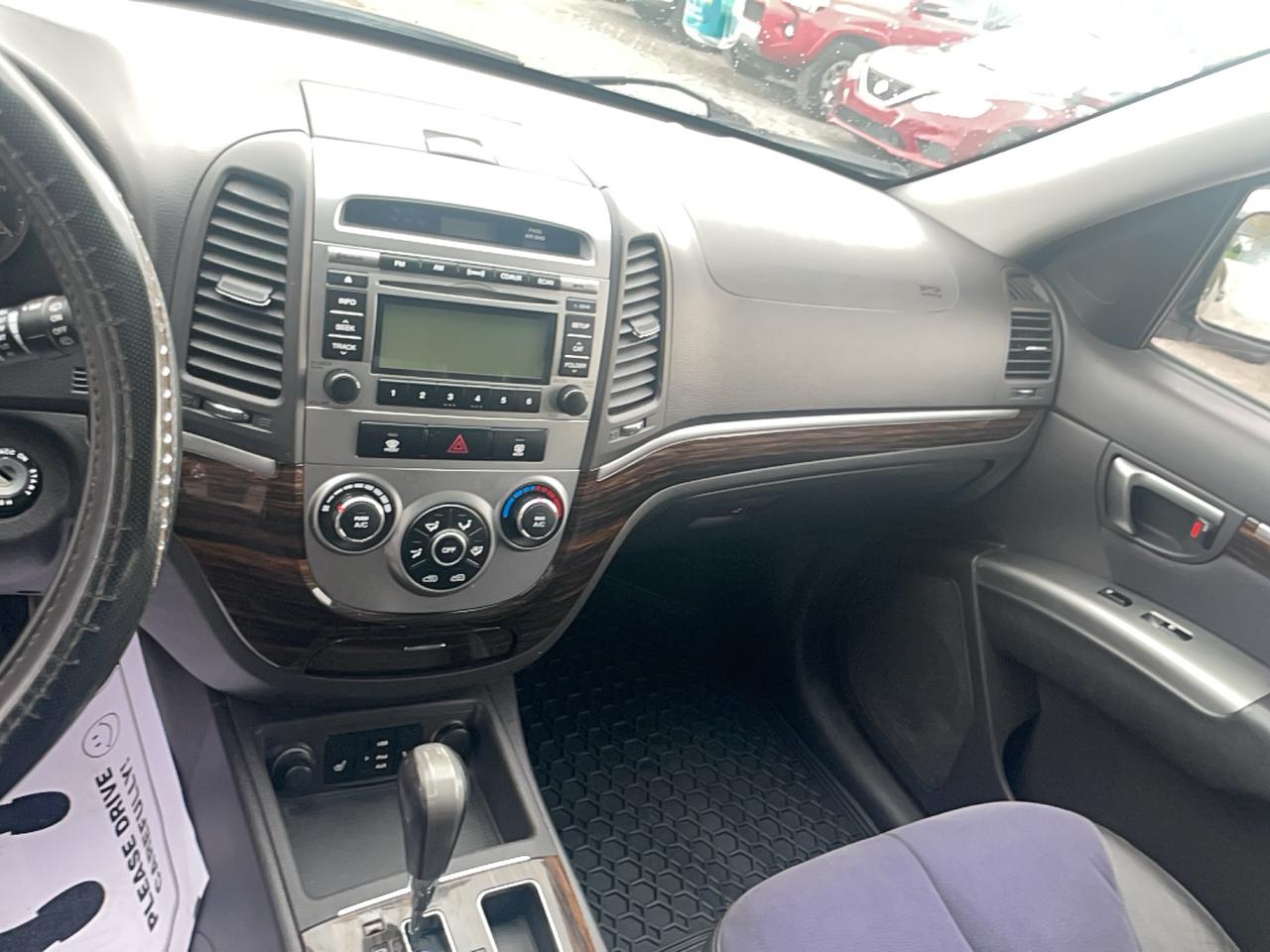 2010 Hyundai Santa Fe GL W/SPORT Photo