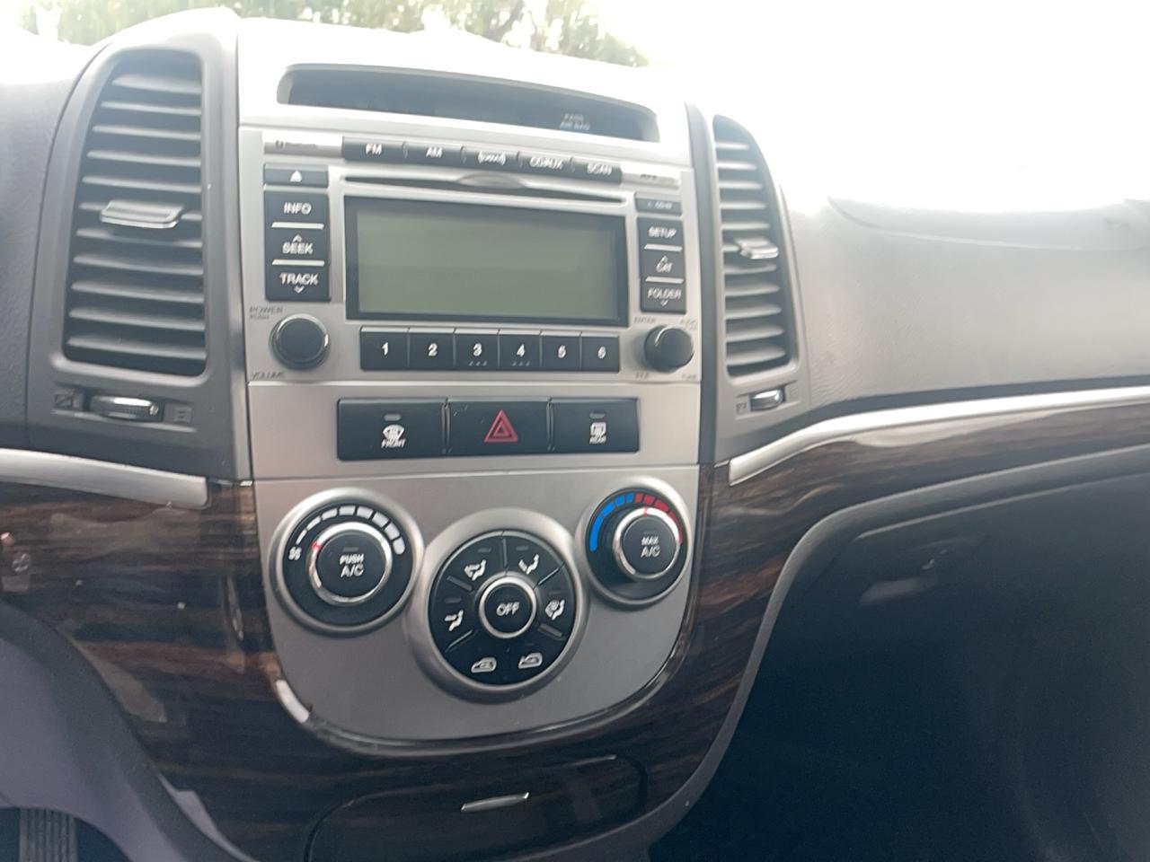 2010 Hyundai Santa Fe GL W/SPORT Photo