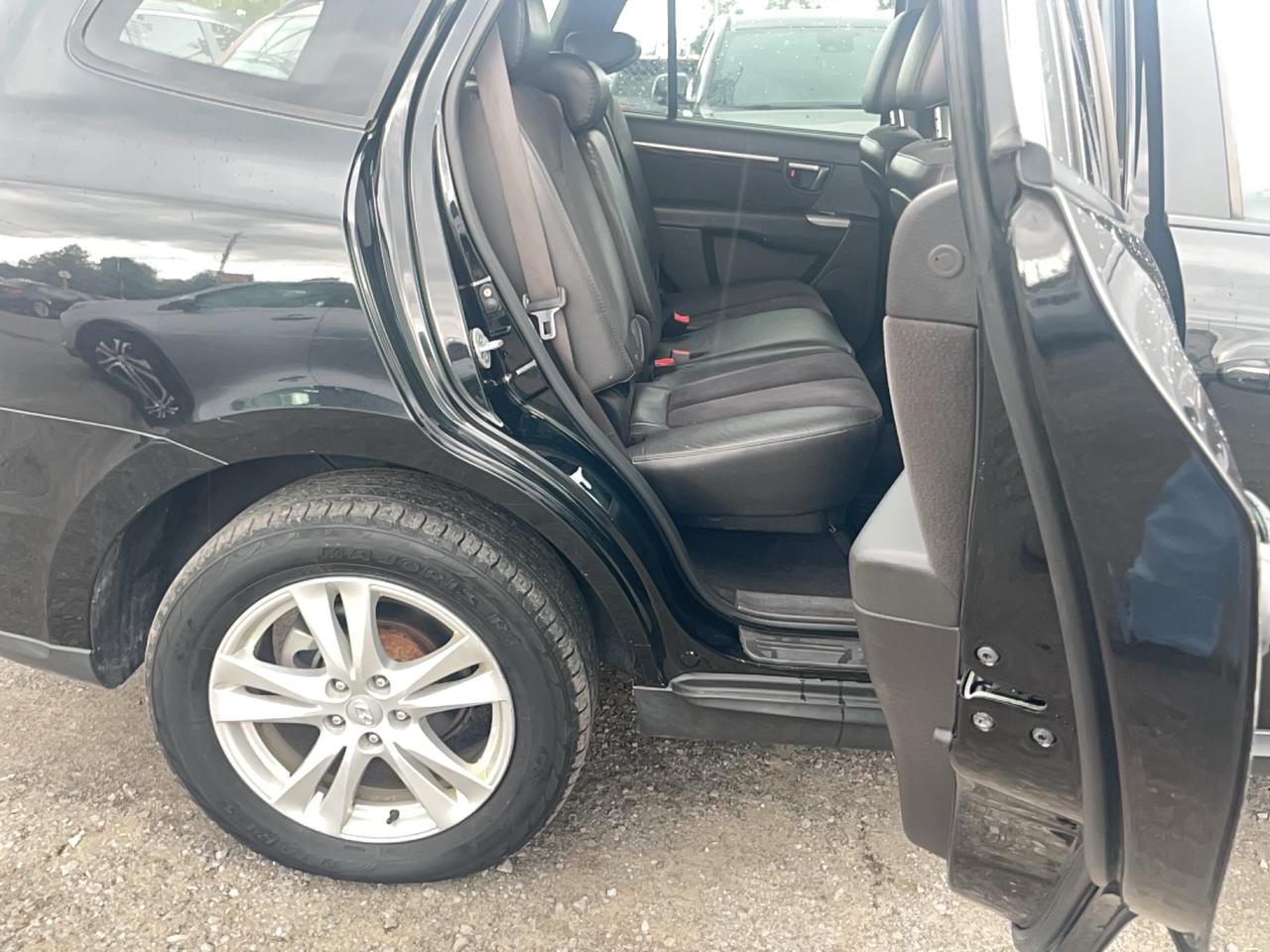 2010 Hyundai Santa Fe GL W/SPORT Photo