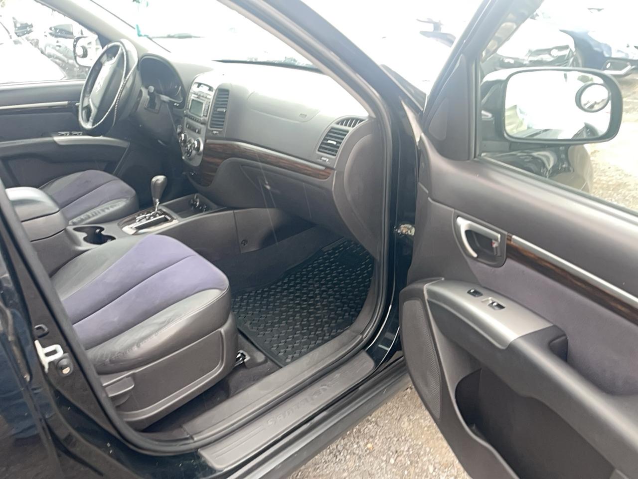 2010 Hyundai Santa Fe GL W/SPORT Photo