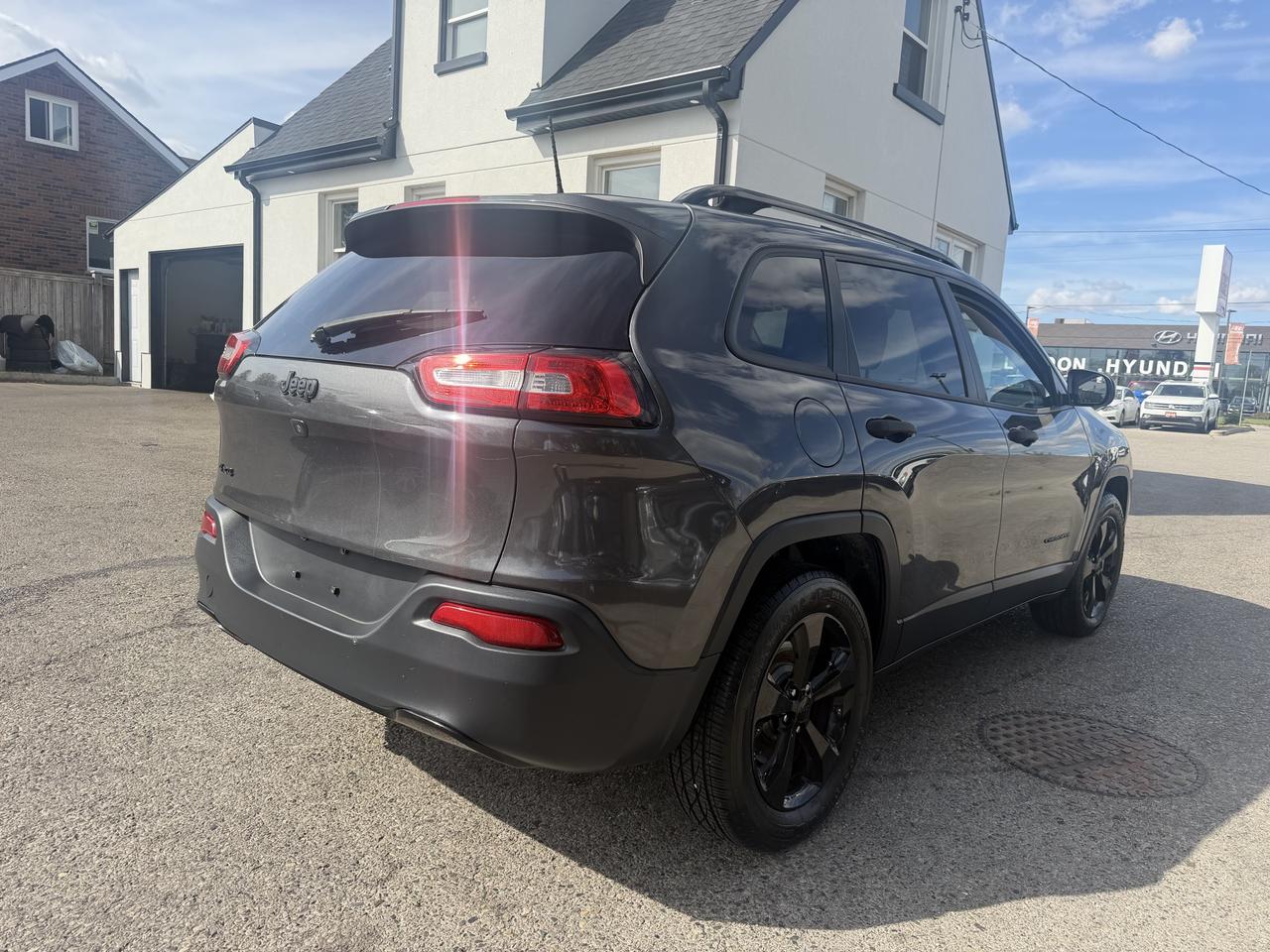 2016 Jeep Cherokee Altitude | 4WD | Clean CARFAX Photo