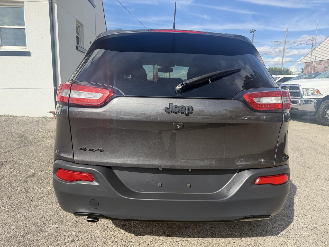 2016 Jeep Cherokee Altitude | 4WD | Clean CARFAX Photo