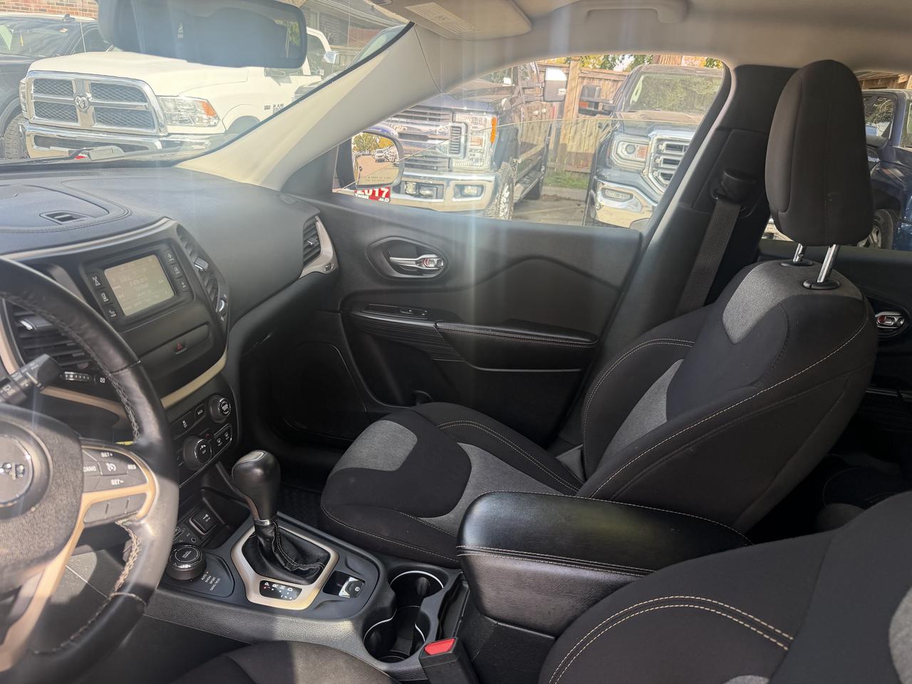 2016 Jeep Cherokee Altitude | 4WD | Clean CARFAX Photo