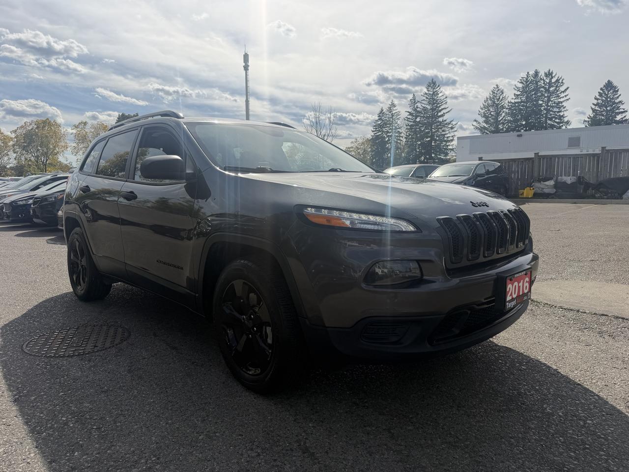 2016 Jeep Cherokee Altitude | 4WD | Clean CARFAX - Photo #1