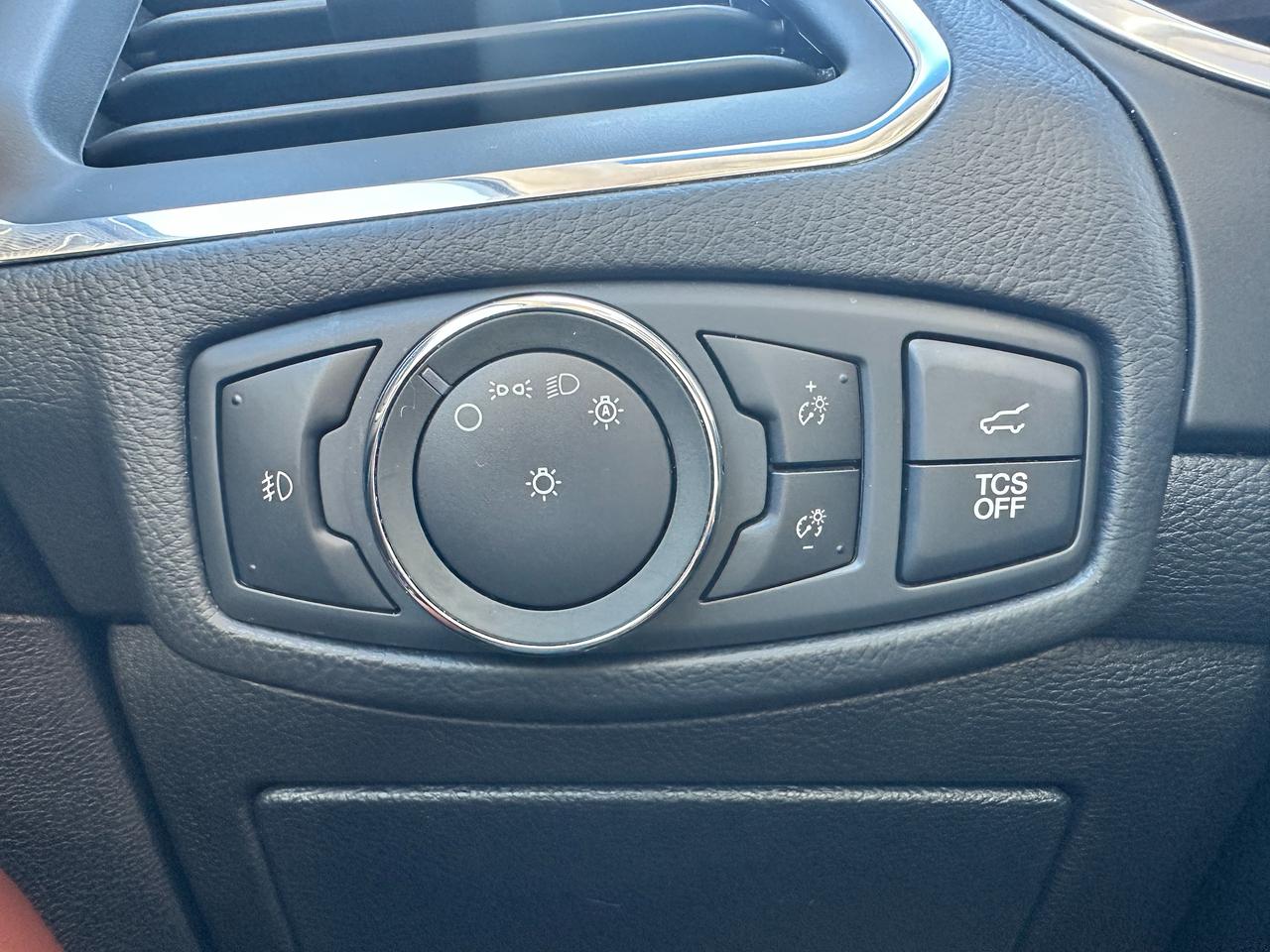 2019 Ford Edge TitaniumAWD HTD/CLD-LTHR PanoRoof NAV ParkAssist Photo